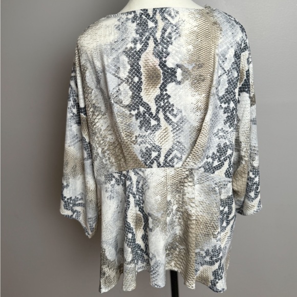 Peach Love California snake print flowy boho top NWT - Picture 2 of 8